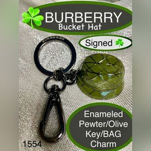 NEW🔥 BURBERRY ☘️Bucket Hat Enameled KEY/BAG Charm!🔥Stunning/Substantial🎁OS